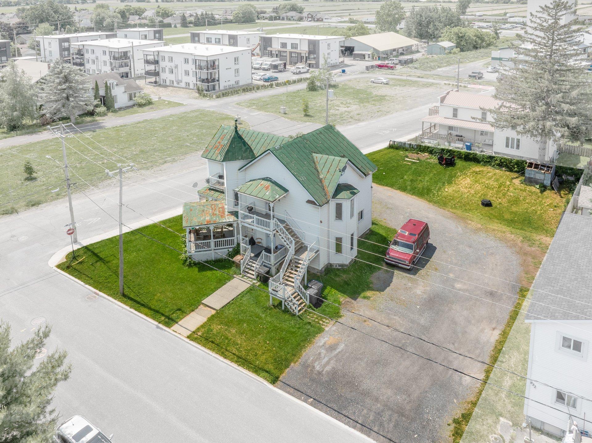 









838Z

 - 842Z


Rue St-Charles

,
Marieville,




QC
J3M1H9


