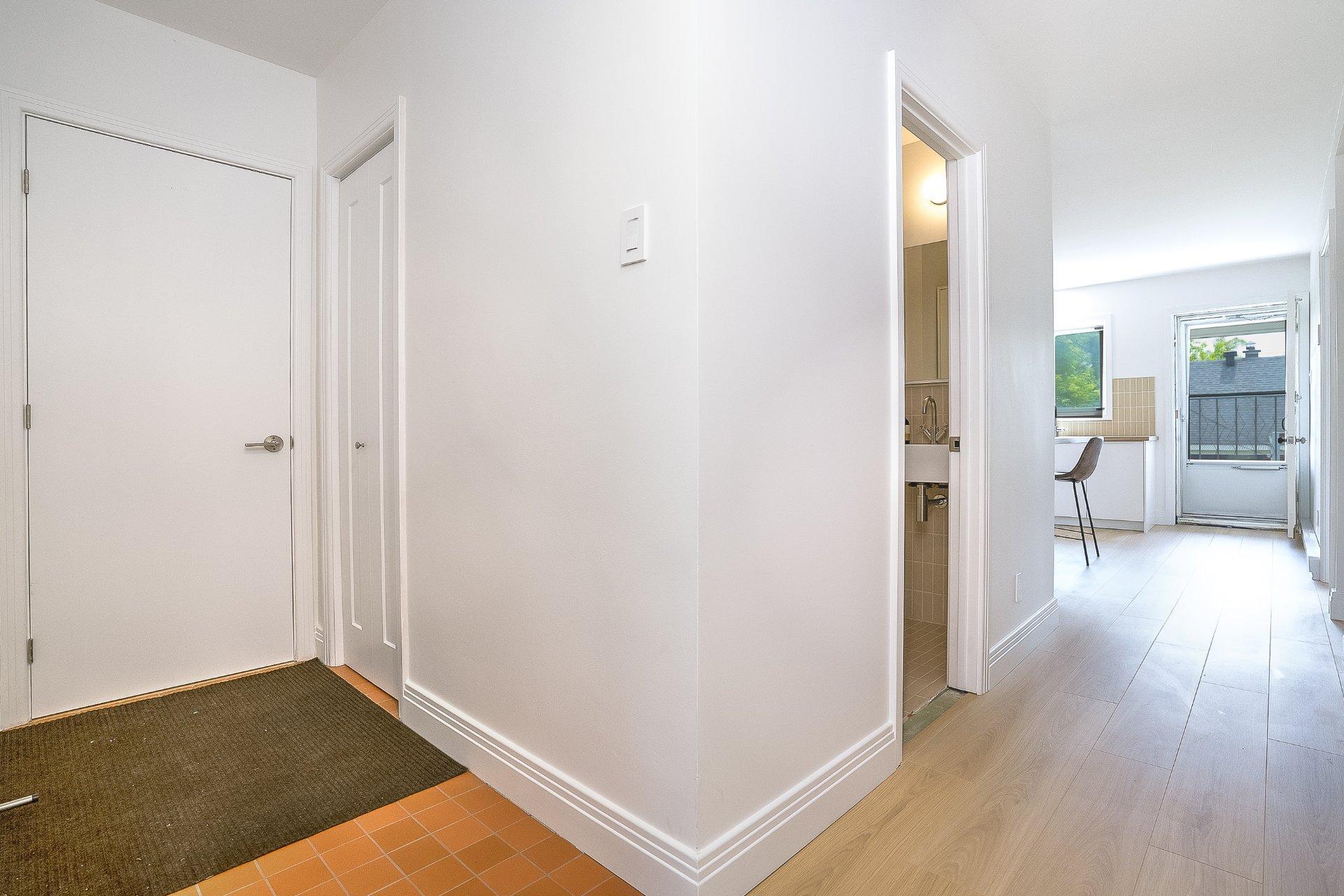 









6628


31e Avenue

,
Montréal (Rosemont/La Petite-Patrie),




QC
H1T3E4

