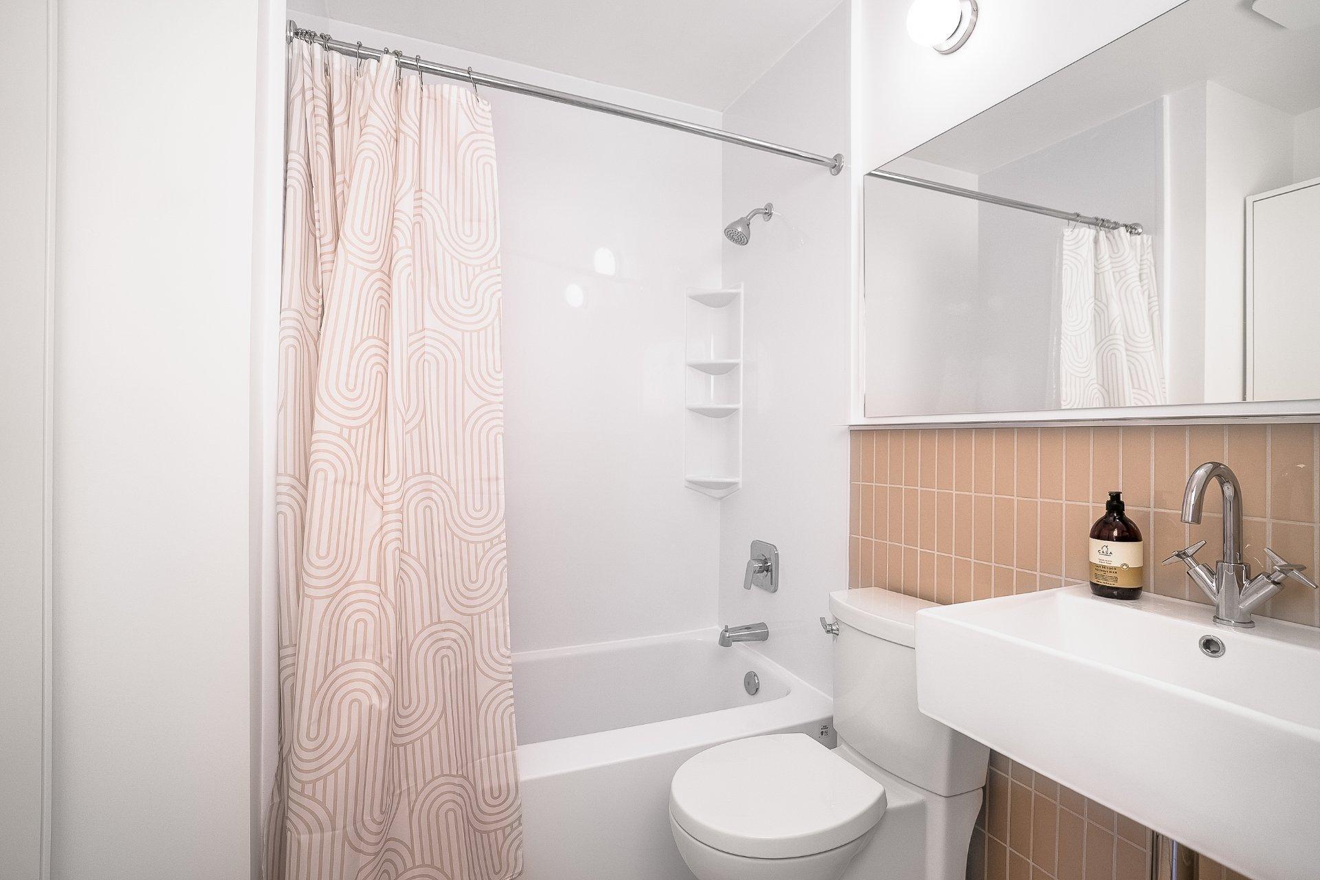 









6628


31e Avenue

,
Montréal (Rosemont/La Petite-Patrie),




QC
H1T3E4


