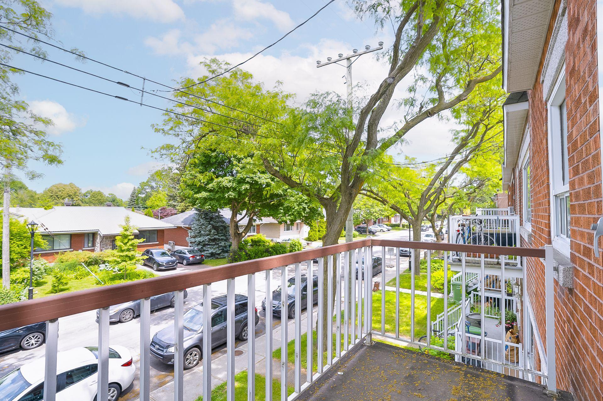 









6628


31e Avenue

,
Montréal (Rosemont/La Petite-Patrie),




QC
H1T3E4

