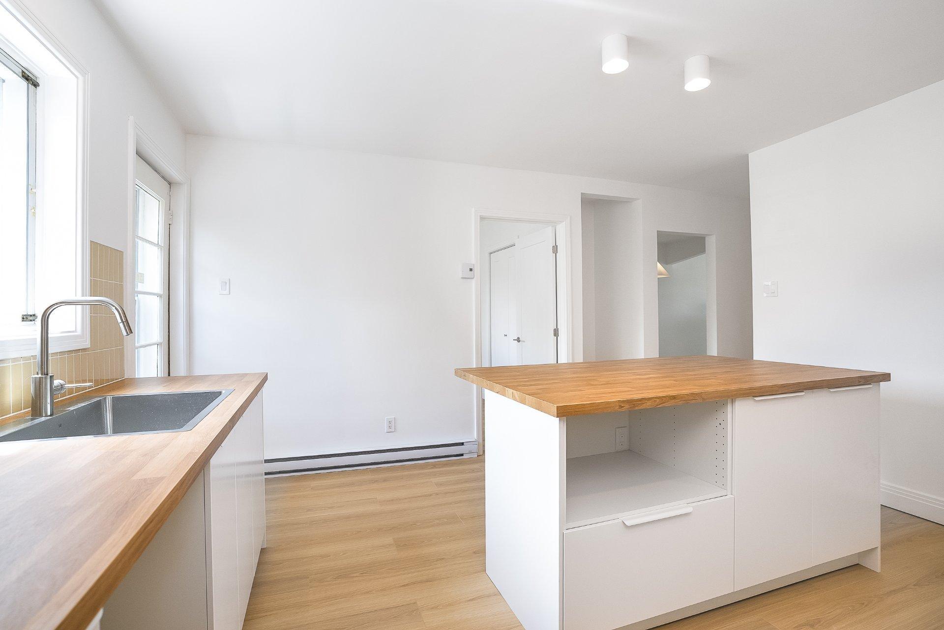 









6628


31e Avenue

,
Montréal (Rosemont/La Petite-Patrie),




QC
H1T3E4

