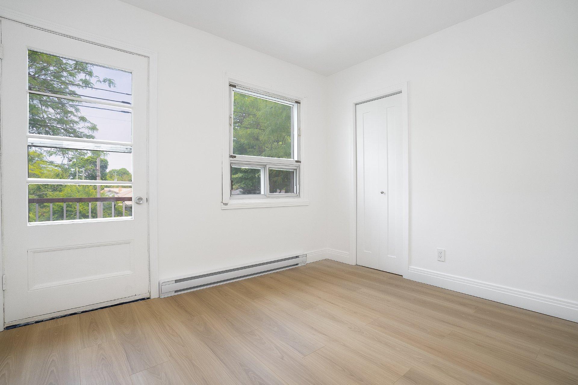 









6628


31e Avenue

,
Montréal (Rosemont/La Petite-Patrie),




QC
H1T3E4

