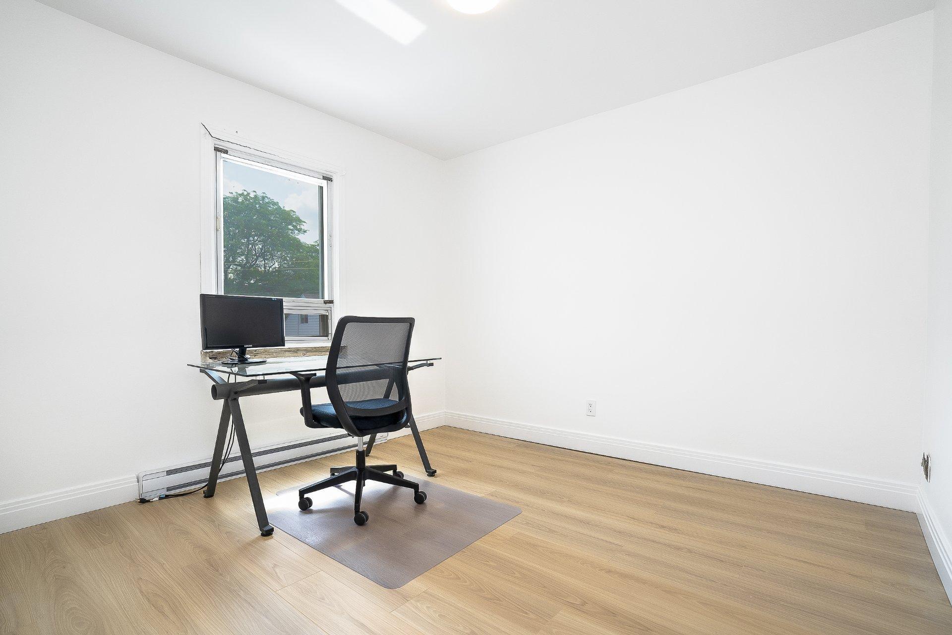 









6628


31e Avenue

,
Montréal (Rosemont/La Petite-Patrie),




QC
H1T3E4

