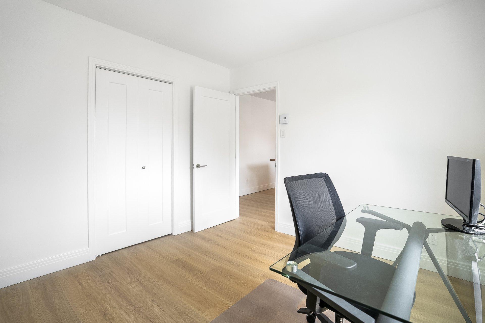 









6628


31e Avenue

,
Montréal (Rosemont/La Petite-Patrie),




QC
H1T3E4

