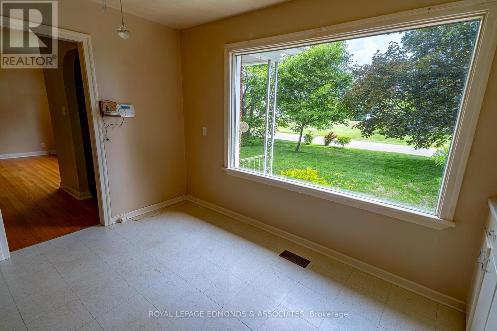 












1330 BLAKELY CRESCENT

,
Laurentian Valley,




Ontario
K8A7A1

