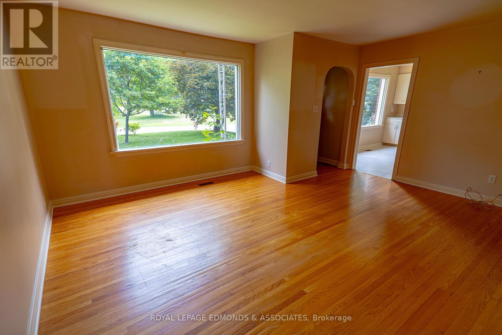 












1330 BLAKELY CRESCENT

,
Laurentian Valley,




Ontario
K8A7A1

