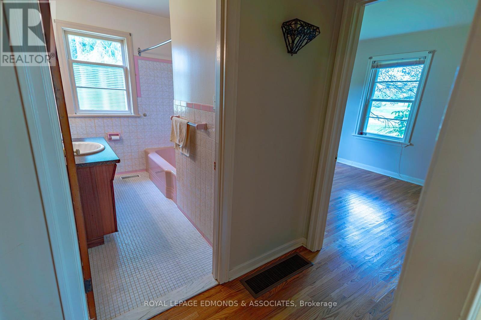 












1330 BLAKELY CRESCENT

,
Laurentian Valley,




Ontario
K8A7A1

