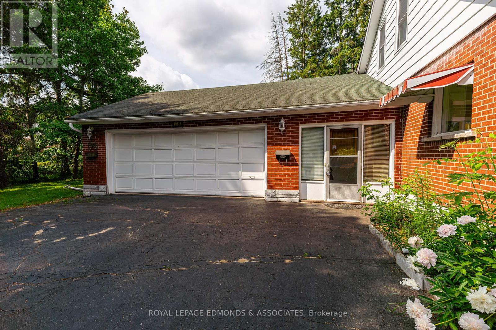












1330 BLAKELY CRESCENT

,
Laurentian Valley,




Ontario
K8A7A1


