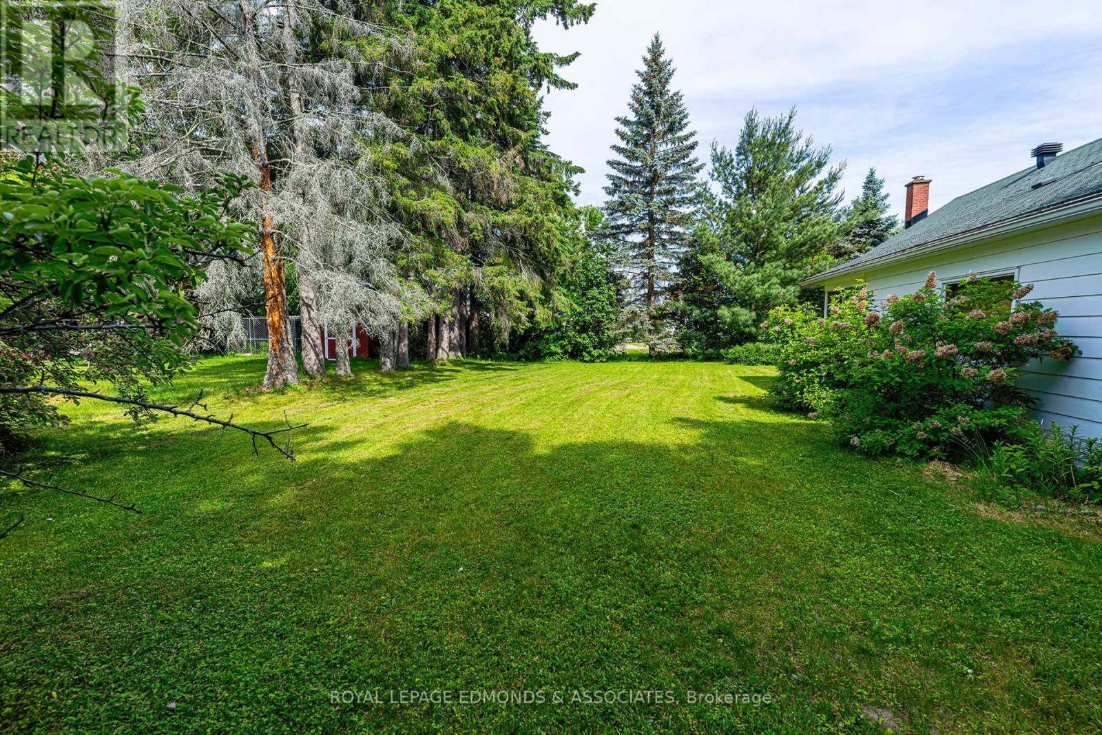 












1330 BLAKELY CRESCENT

,
Laurentian Valley,




Ontario
K8A7A1


