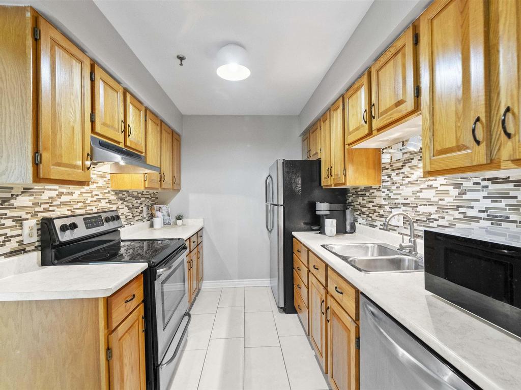 












204 159 Farnham Gate

,
Clayton Park,




NS
B3M 4A3

