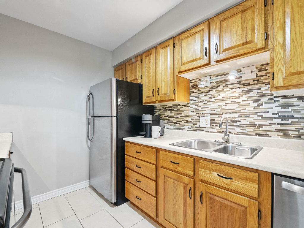 












204 159 Farnham Gate

,
Clayton Park,




NS
B3M 4A3

