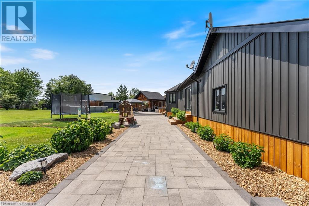 












6251 WALKERS Road

,
Glanbrook,




Ontario
L0R1W0


