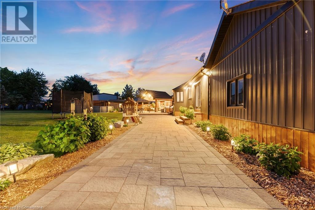 












6251 WALKERS Road

,
Glanbrook,




Ontario
L0R1W0

