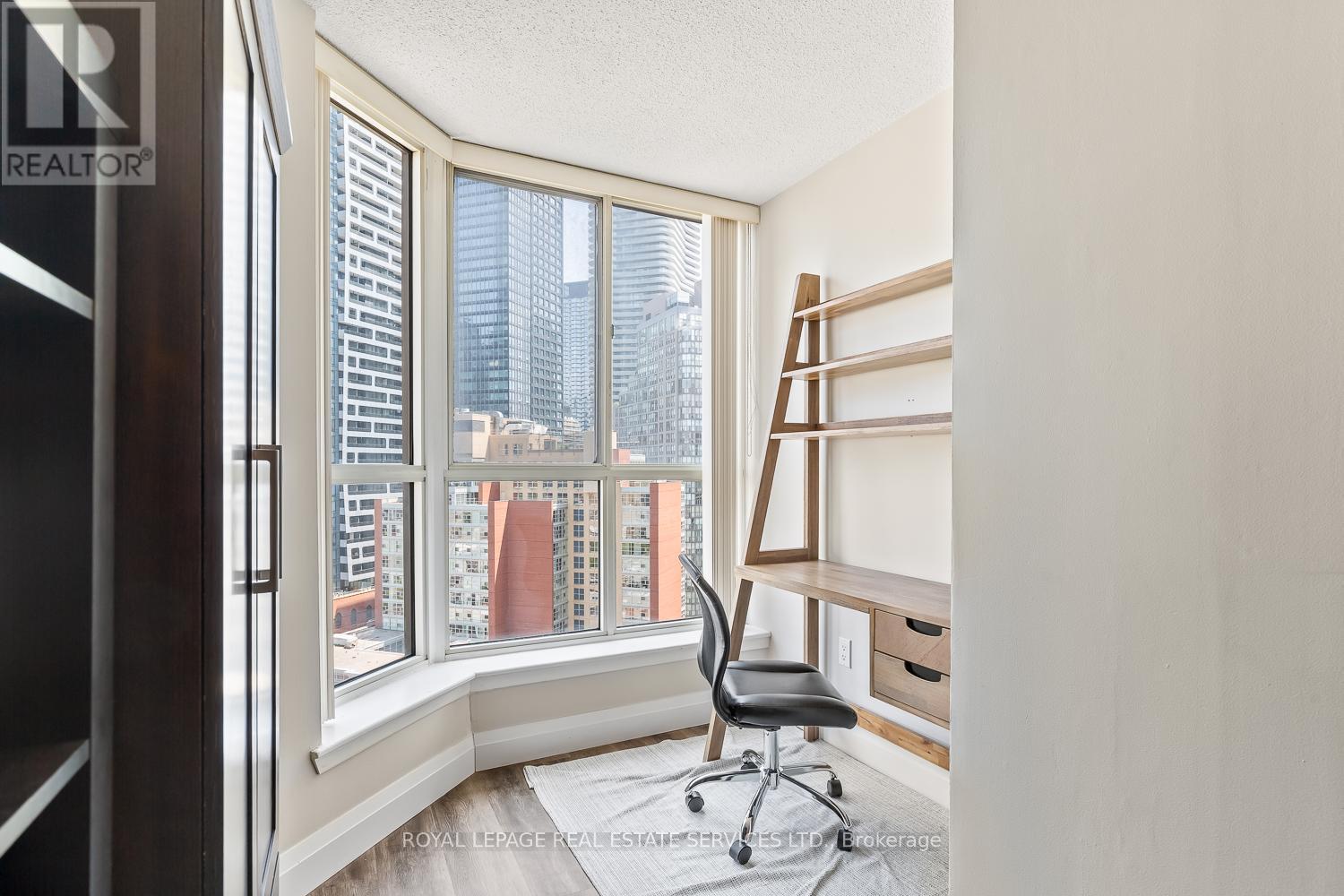












1608 - 44 ST. JOSEPH STREET

,
Toronto,




Ontario
M4Y2W4

