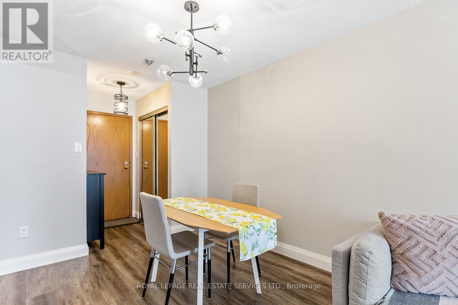












1608 - 44 ST. JOSEPH STREET

,
Toronto,




Ontario
M4Y2W4

