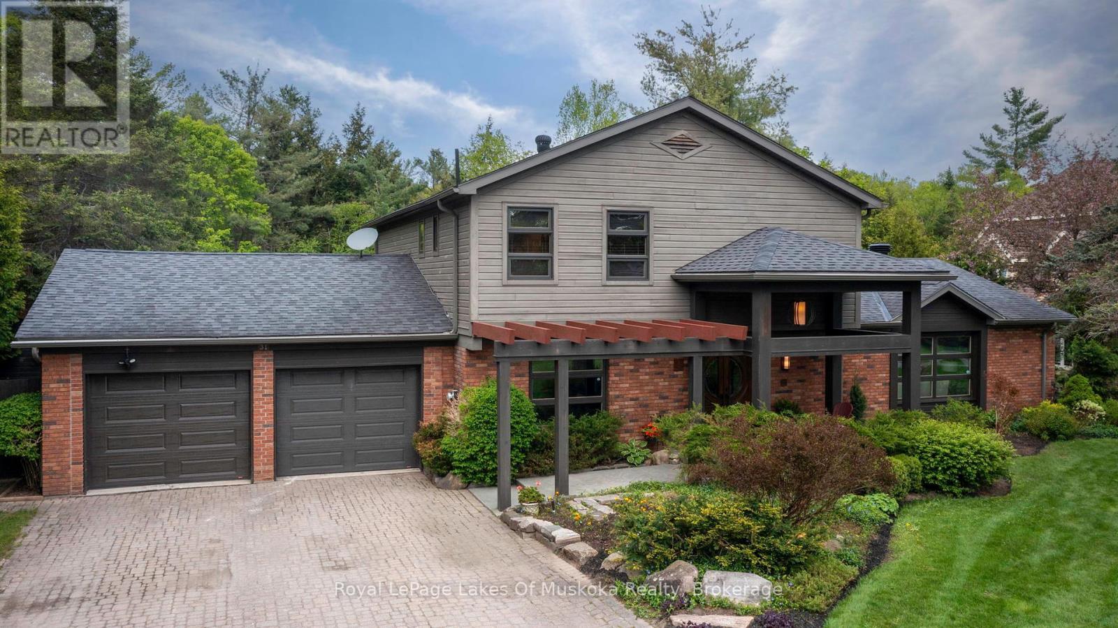 












31 CURLING ROAD

,
Bracebridge (Macaulay),




Ontario
P1L1M6

