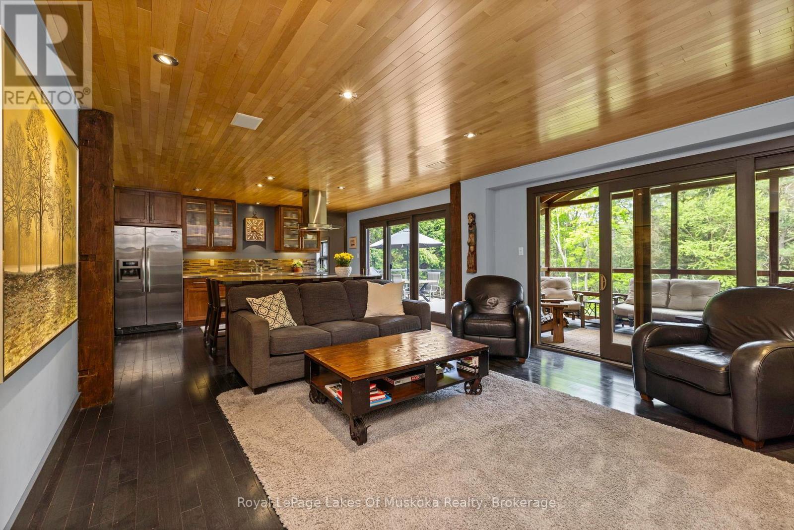 












31 CURLING ROAD

,
Bracebridge (Macaulay),




Ontario
P1L1M6


