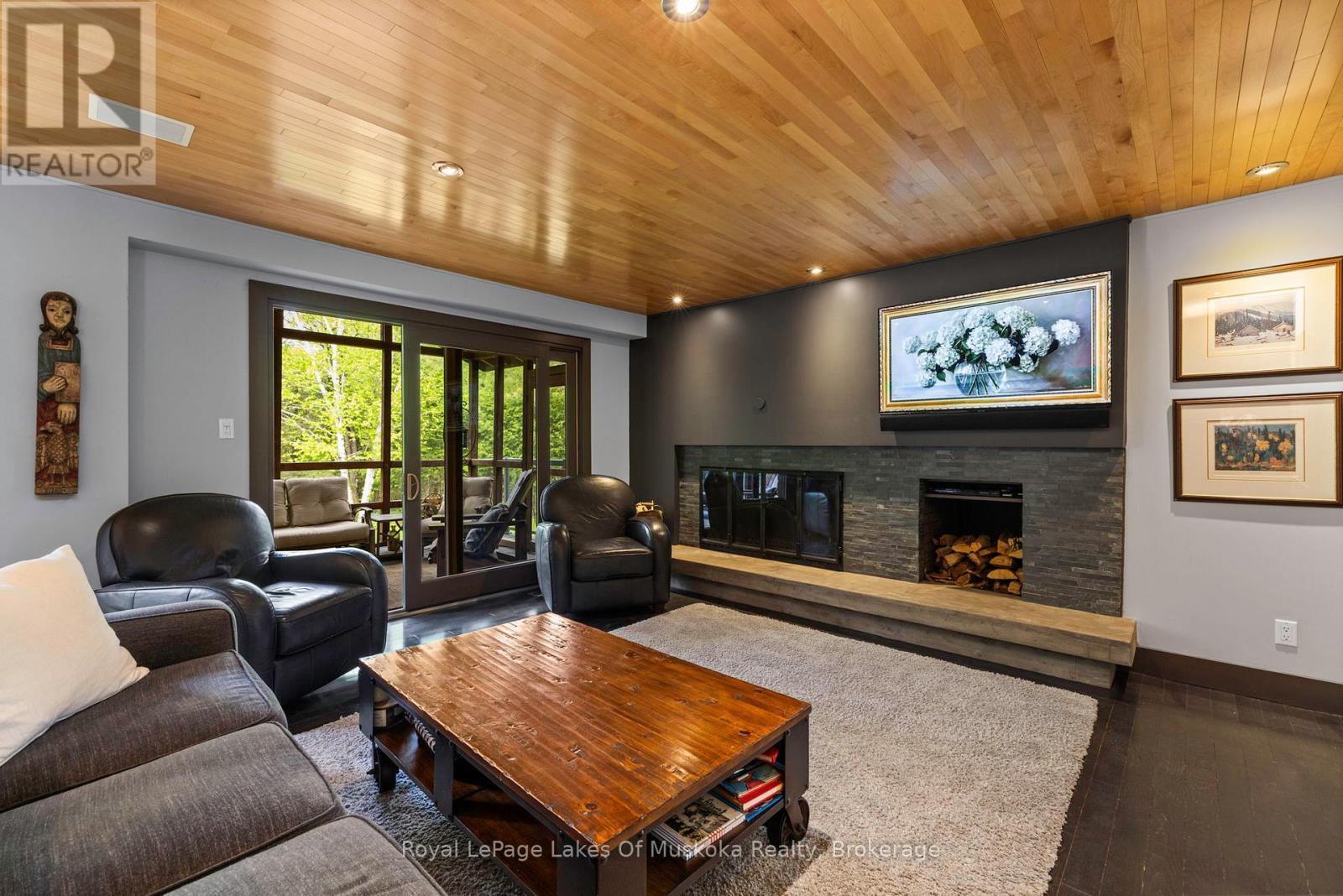 












31 CURLING ROAD

,
Bracebridge (Macaulay),




Ontario
P1L1M6

