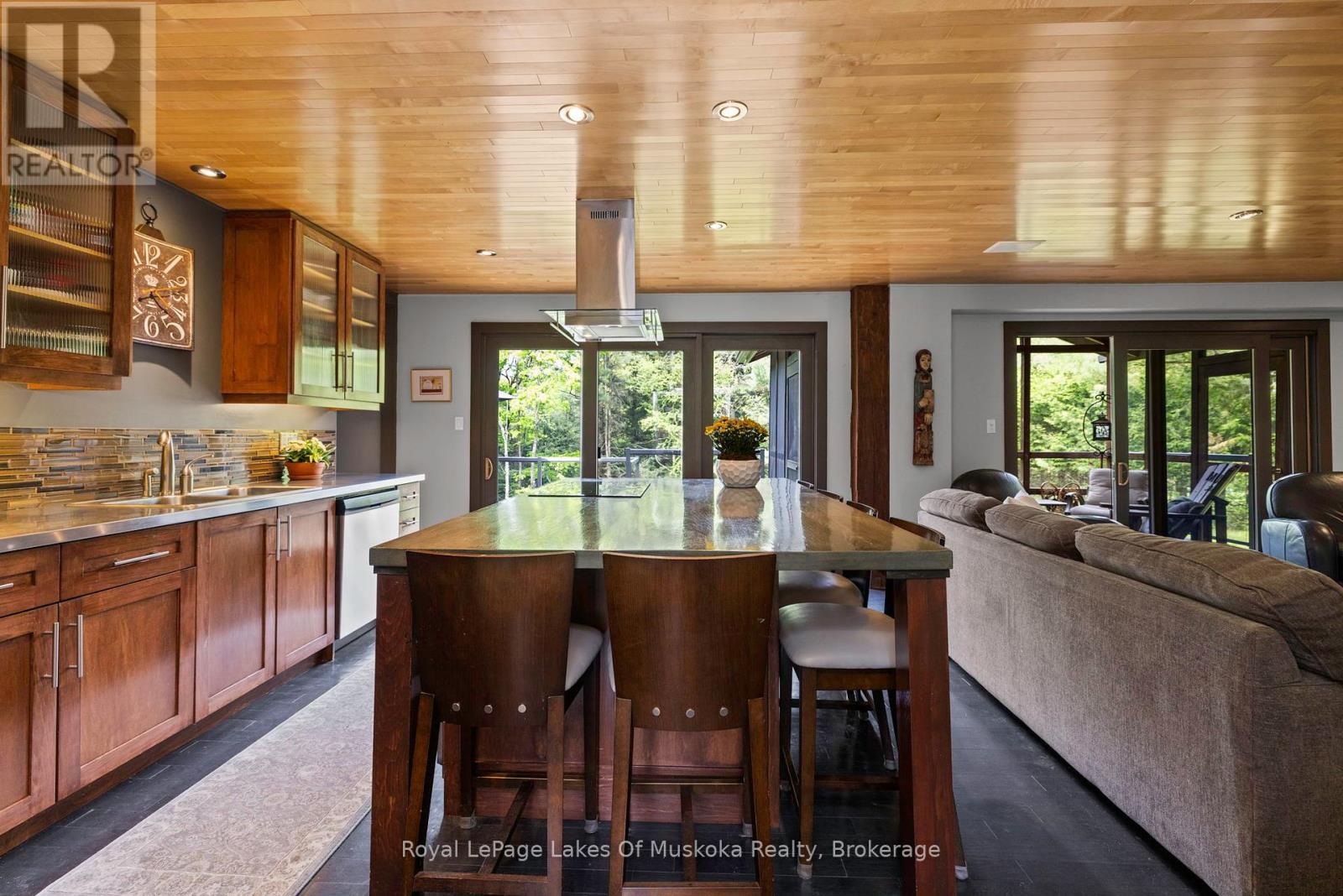 












31 CURLING ROAD

,
Bracebridge (Macaulay),




Ontario
P1L1M6

