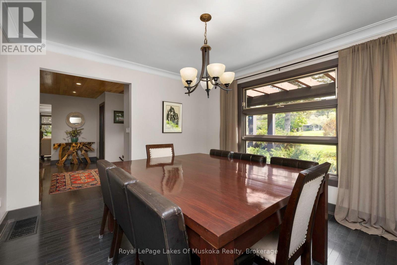 












31 CURLING ROAD

,
Bracebridge (Macaulay),




Ontario
P1L1M6

