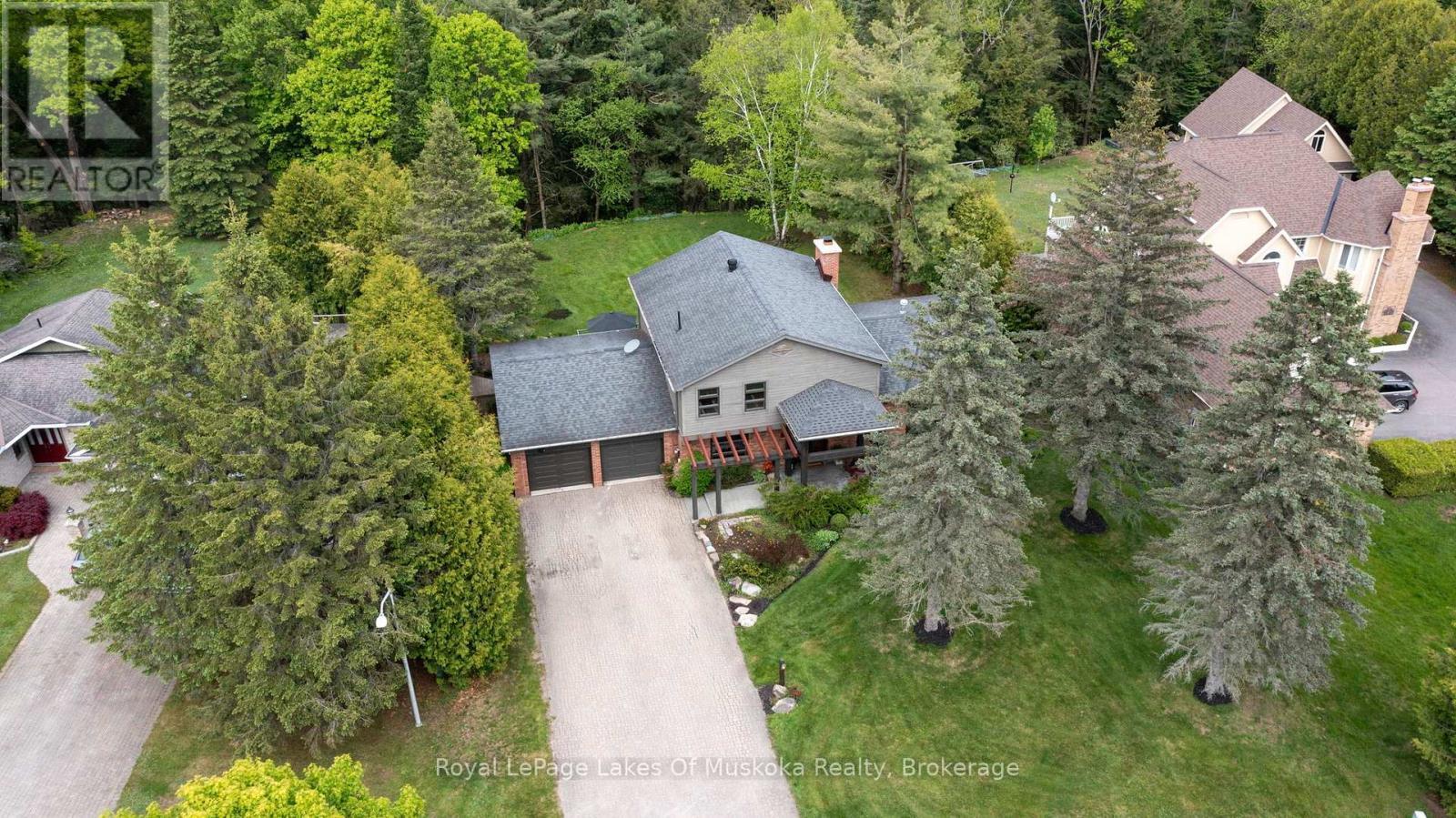 












31 CURLING ROAD

,
Bracebridge (Macaulay),




Ontario
P1L1M6

