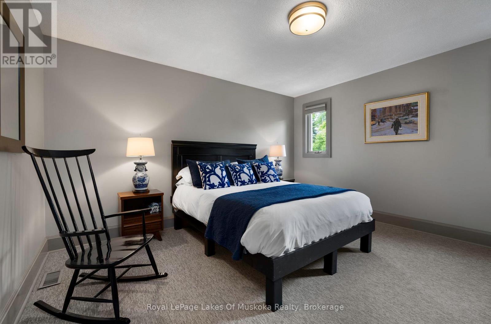












31 CURLING ROAD

,
Bracebridge (Macaulay),




Ontario
P1L1M6


