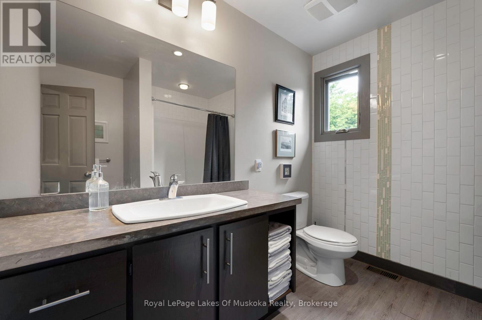 












31 CURLING ROAD

,
Bracebridge (Macaulay),




Ontario
P1L1M6

