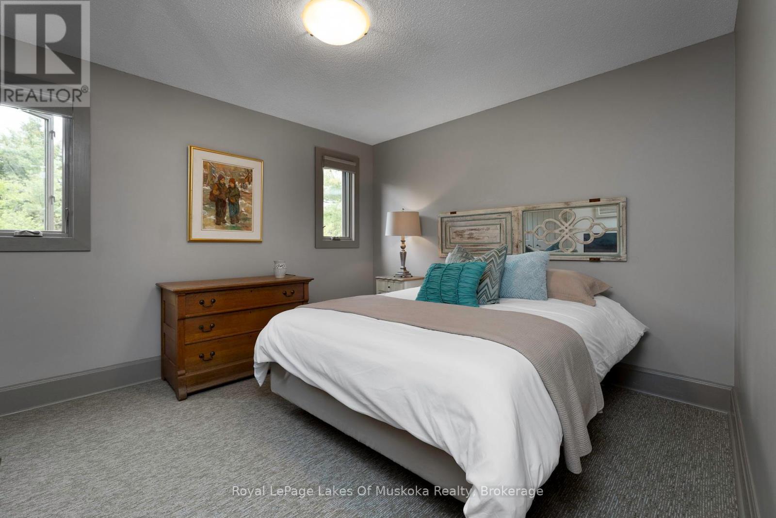 












31 CURLING ROAD

,
Bracebridge (Macaulay),




Ontario
P1L1M6

