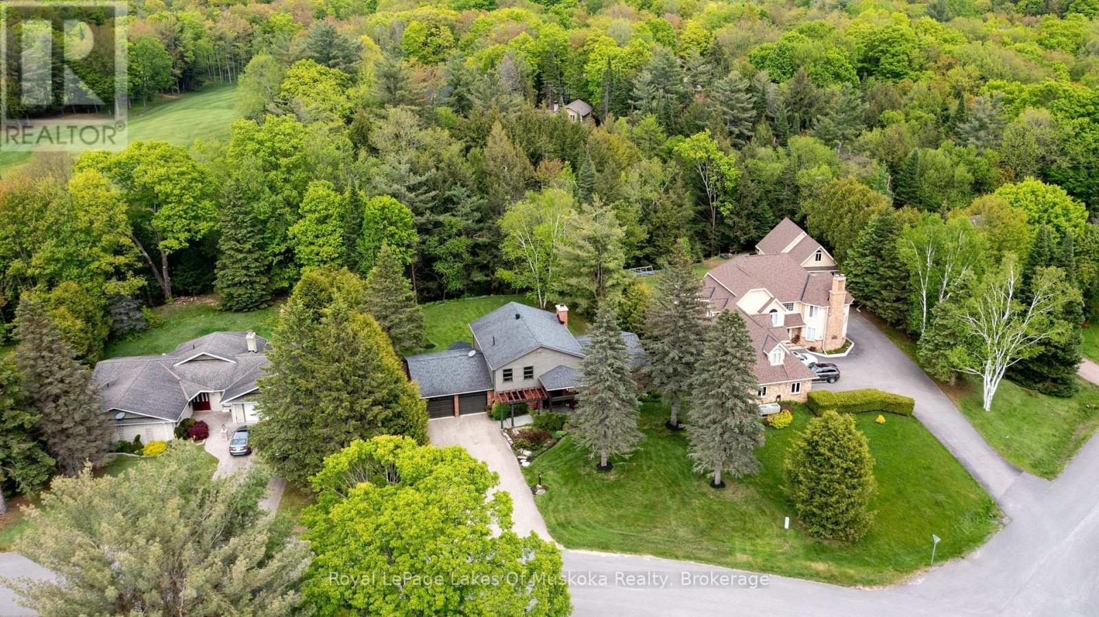 












31 CURLING ROAD

,
Bracebridge (Macaulay),




Ontario
P1L1M6

