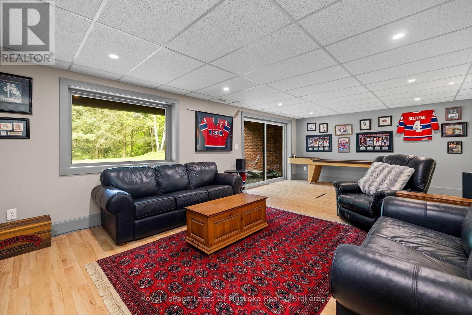 












31 CURLING ROAD

,
Bracebridge (Macaulay),




Ontario
P1L1M6

