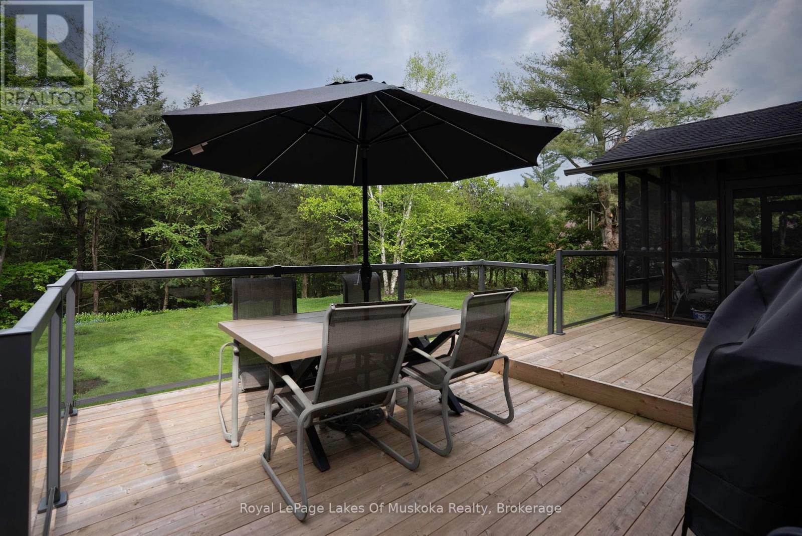 












31 CURLING ROAD

,
Bracebridge (Macaulay),




Ontario
P1L1M6

