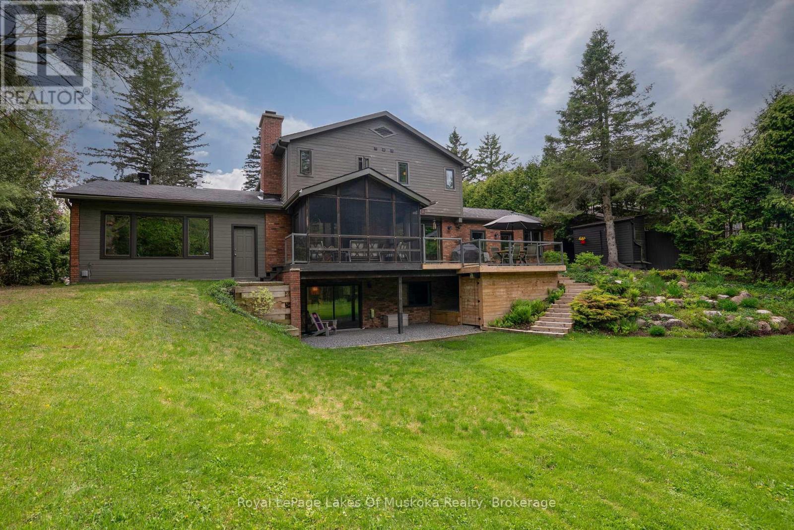 












31 CURLING ROAD

,
Bracebridge (Macaulay),




Ontario
P1L1M6


