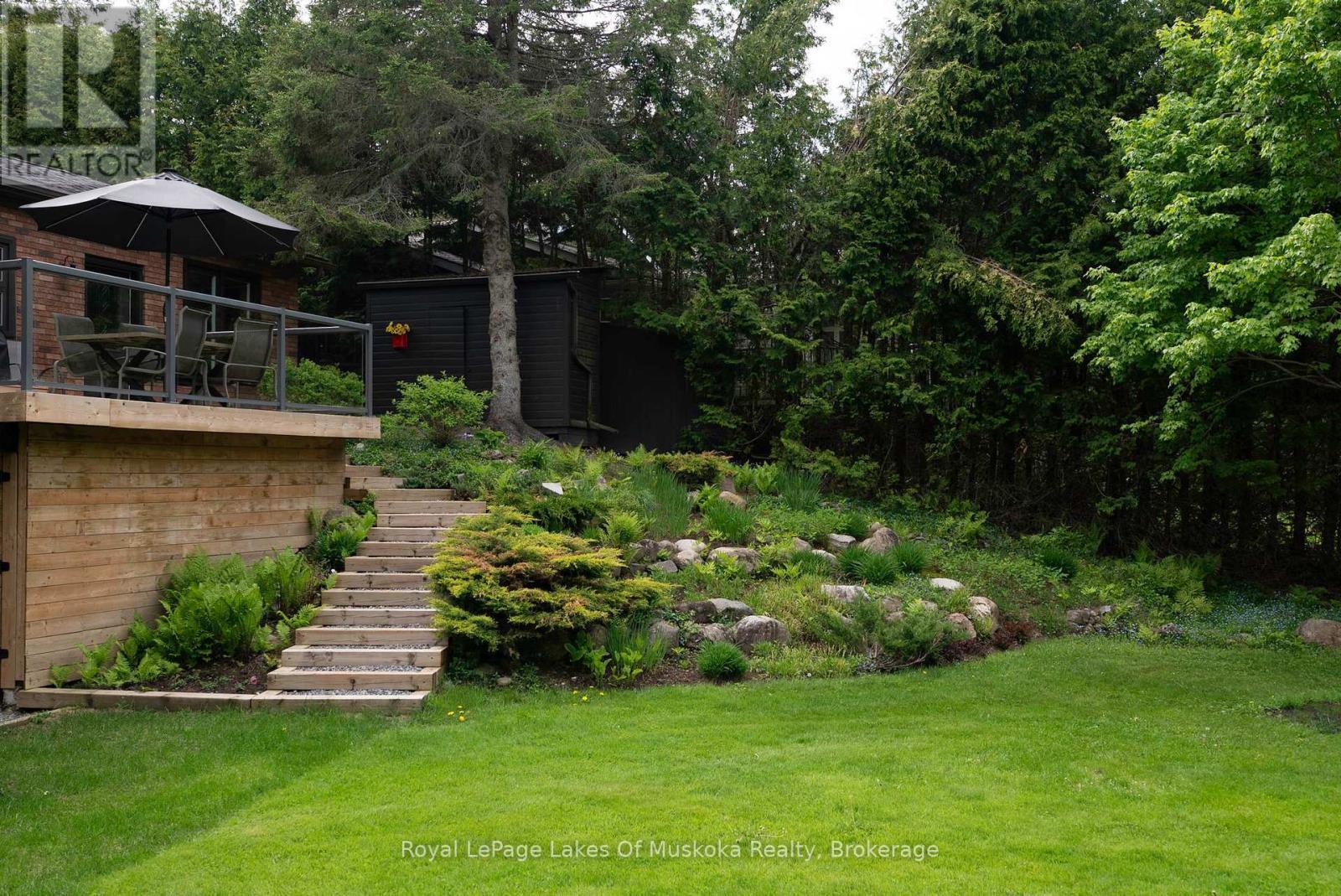 












31 CURLING ROAD

,
Bracebridge (Macaulay),




Ontario
P1L1M6

