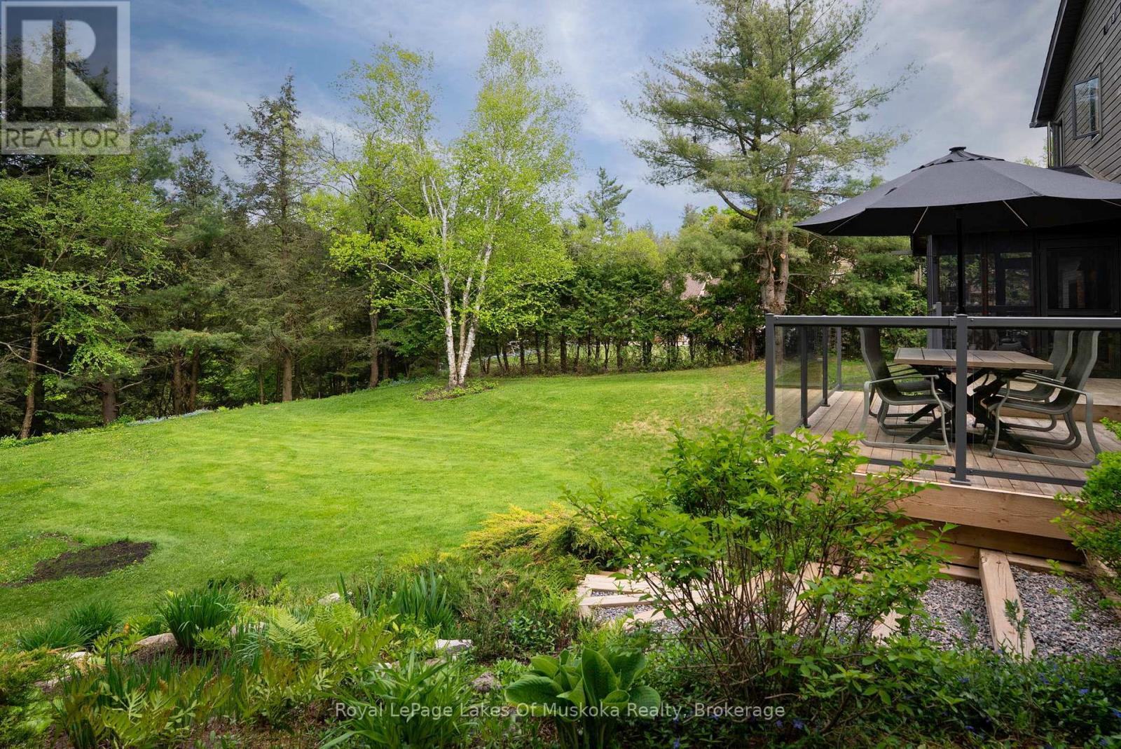 












31 CURLING ROAD

,
Bracebridge (Macaulay),




Ontario
P1L1M6

