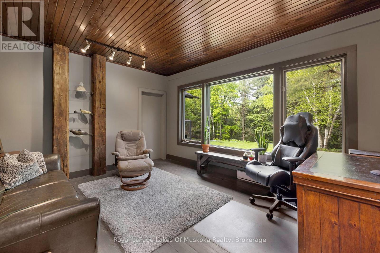 












31 CURLING ROAD

,
Bracebridge (Macaulay),




Ontario
P1L1M6

