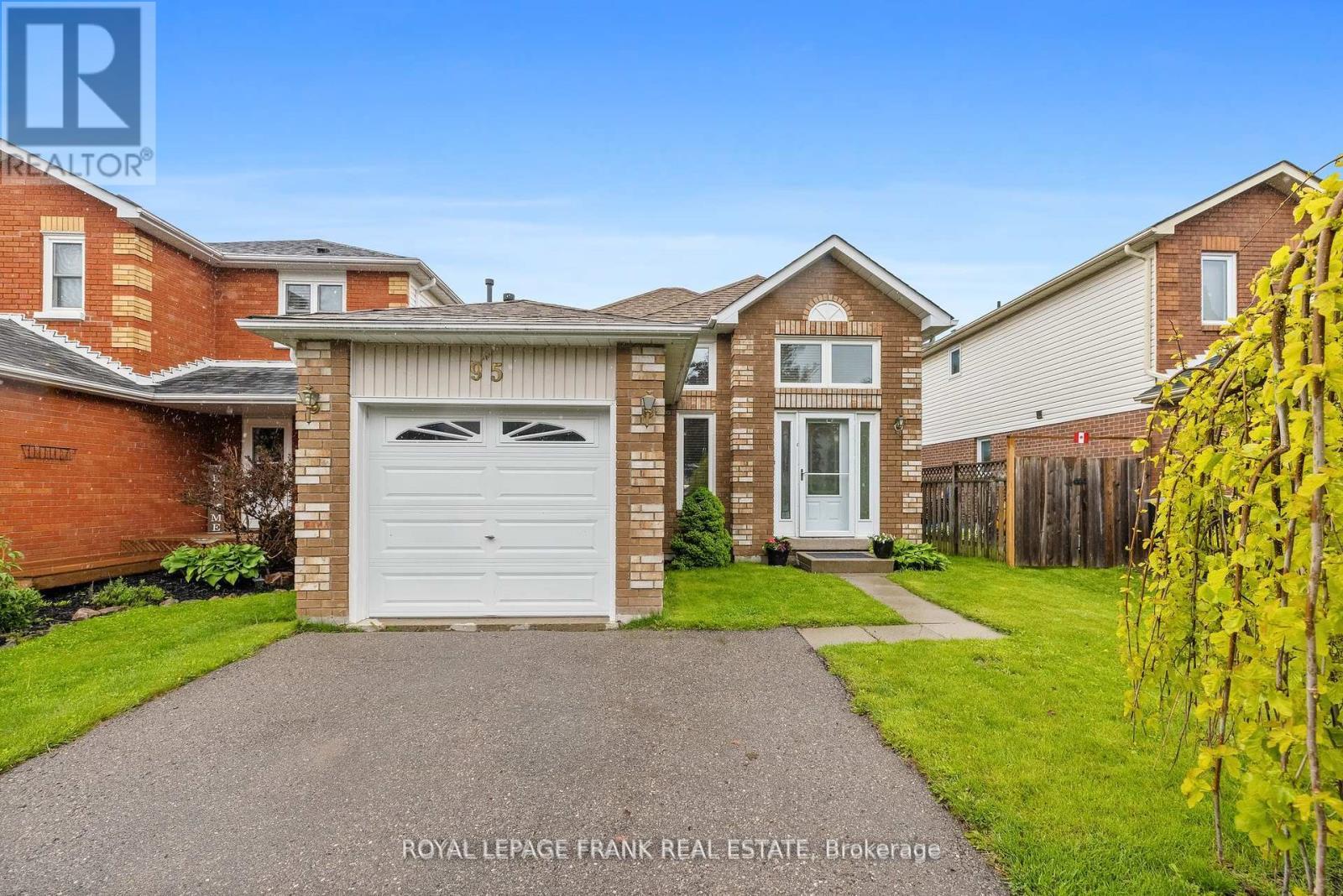 












95 CHAMPINE SQUARE

,
Clarington (Bowmanville),




Ontario
L1C4V9

