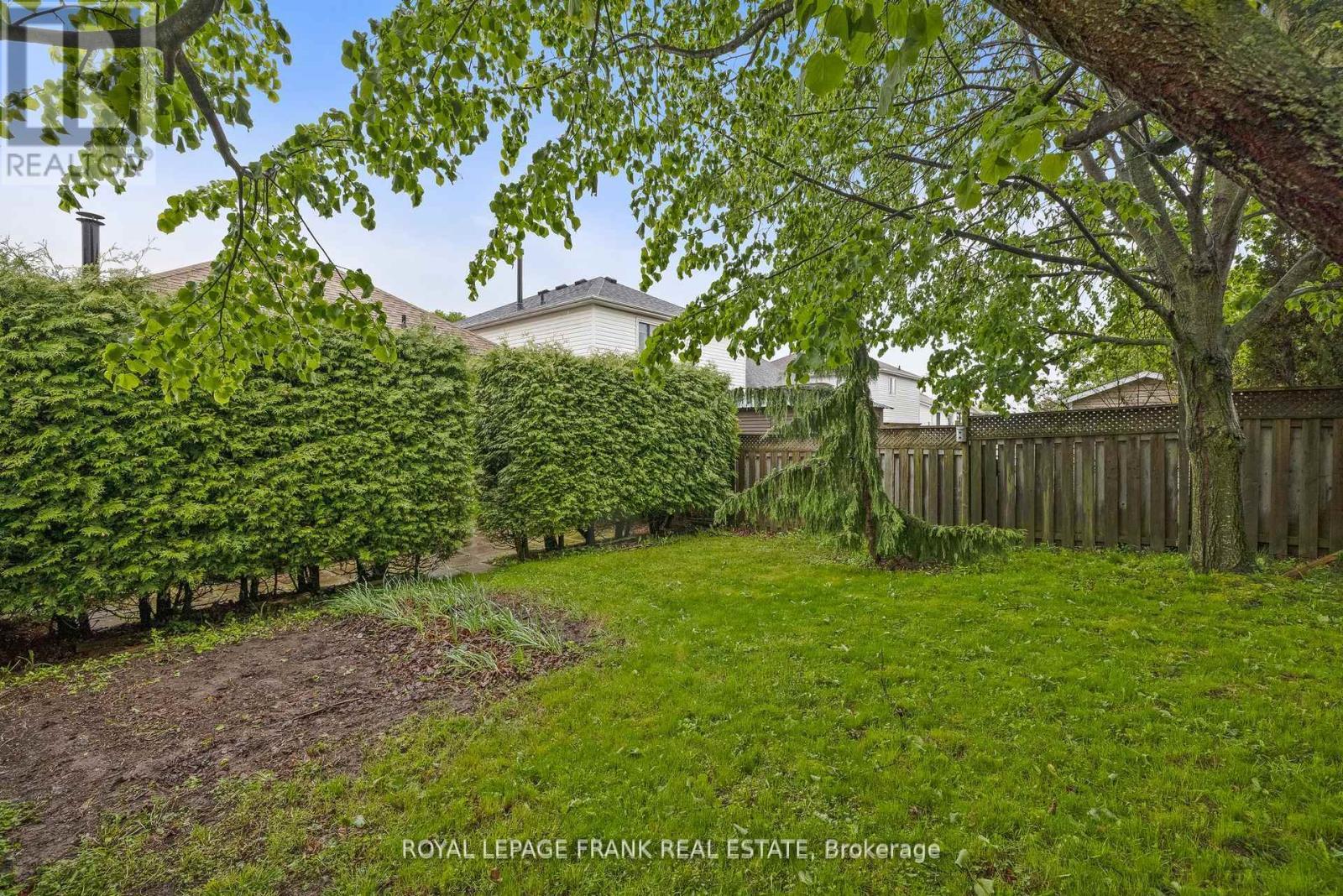 












95 CHAMPINE SQUARE

,
Clarington (Bowmanville),




Ontario
L1C4V9

