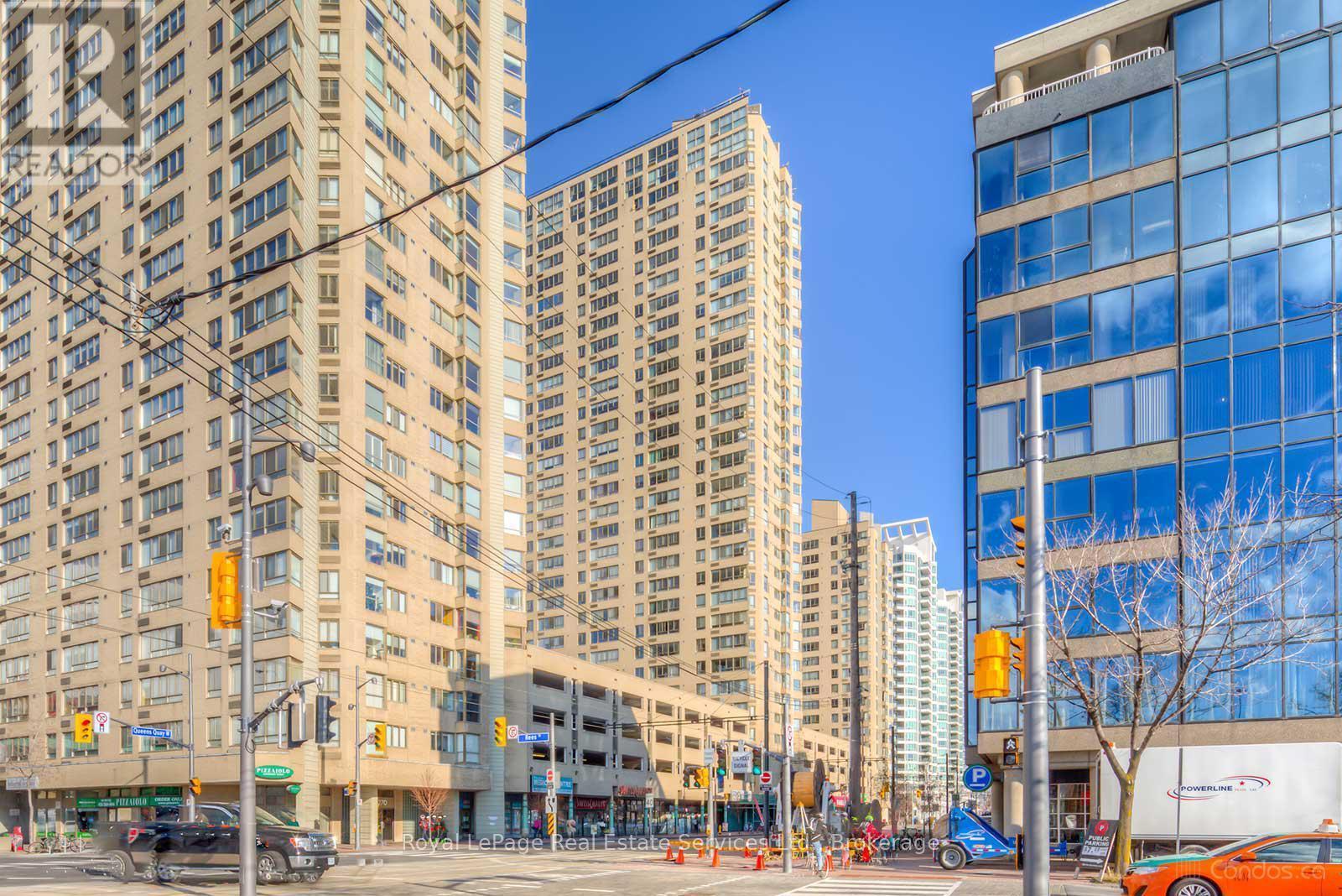 












1704 - 260 QUEENS QUAY W

,
Toronto (Waterfront Communities),




Ontario
M5J2N3

