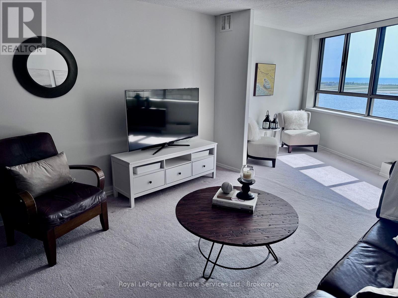 












1704 - 260 QUEENS QUAY W

,
Toronto (Waterfront Communities),




Ontario
M5J2N3

