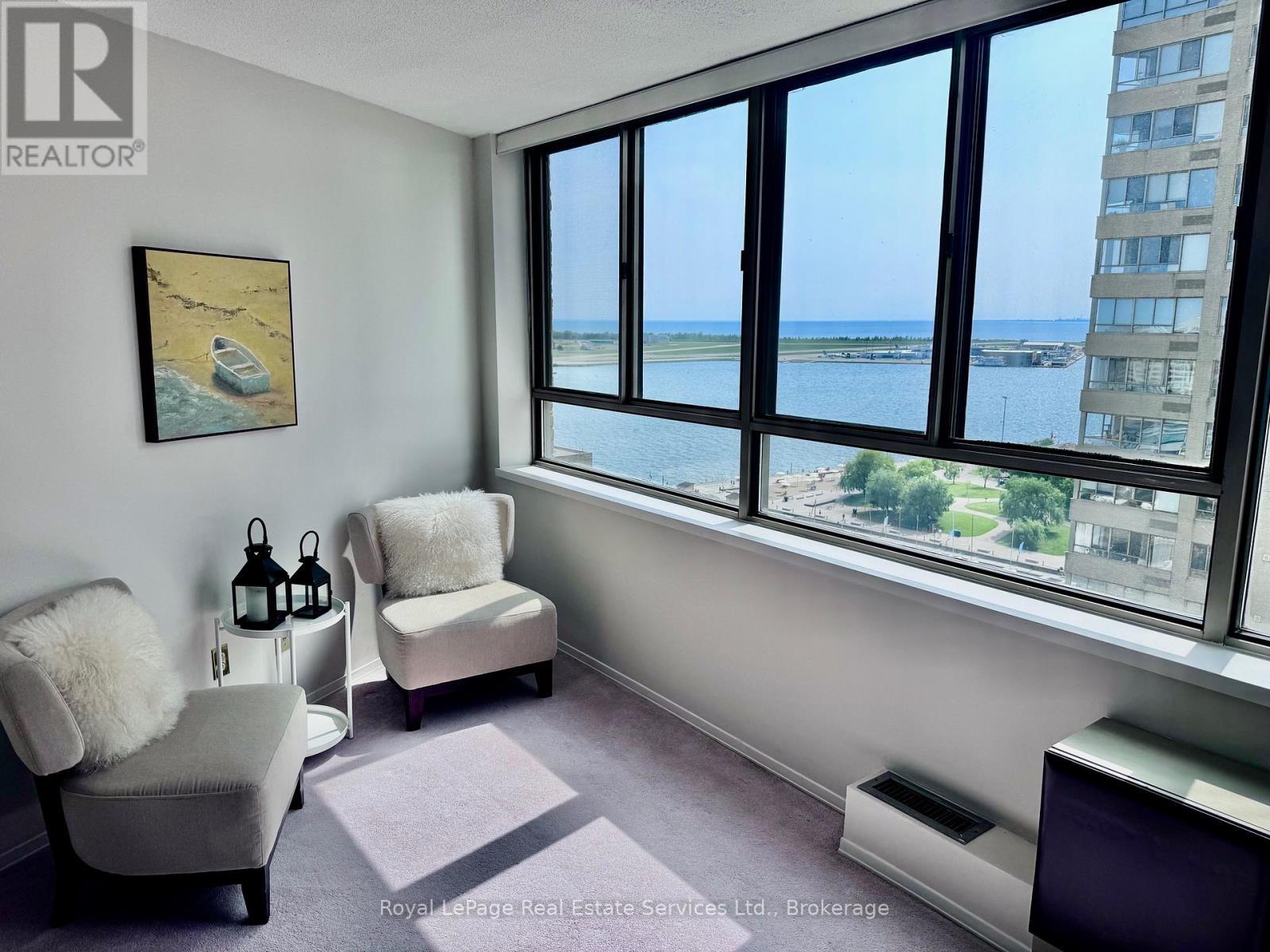 












1704 - 260 QUEENS QUAY W

,
Toronto (Waterfront Communities),




Ontario
M5J2N3

