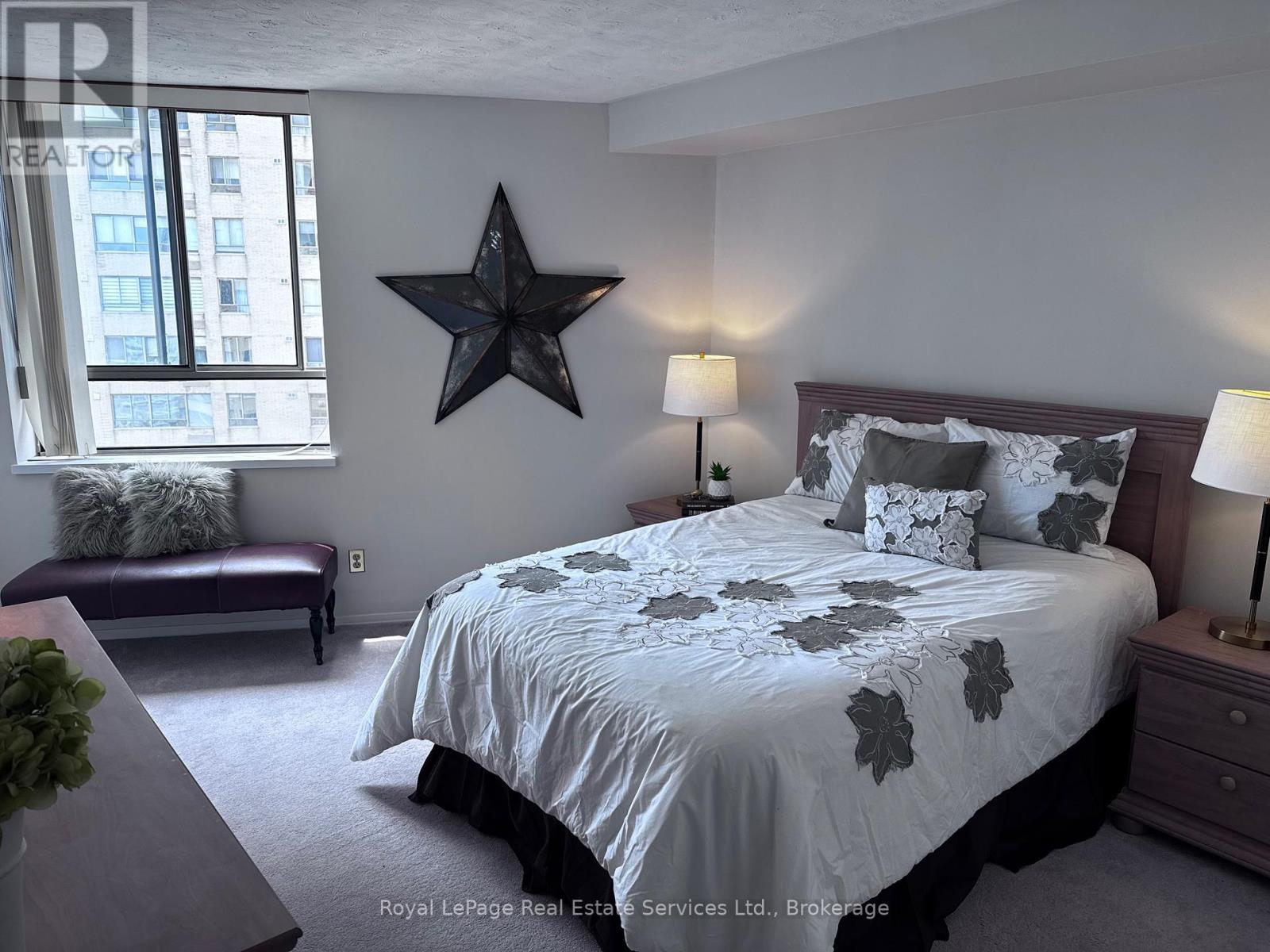 












1704 - 260 QUEENS QUAY W

,
Toronto (Waterfront Communities),




Ontario
M5J2N3

