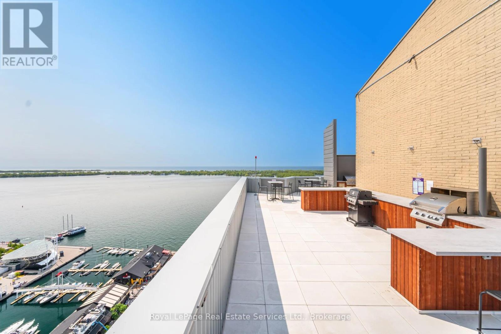 












1704 - 260 QUEENS QUAY W

,
Toronto (Waterfront Communities),




Ontario
M5J2N3

