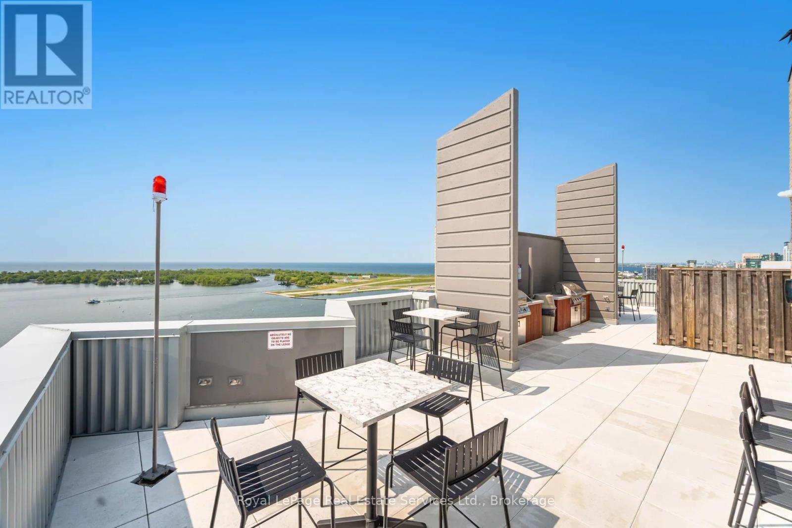 












1704 - 260 QUEENS QUAY W

,
Toronto (Waterfront Communities),




Ontario
M5J2N3

