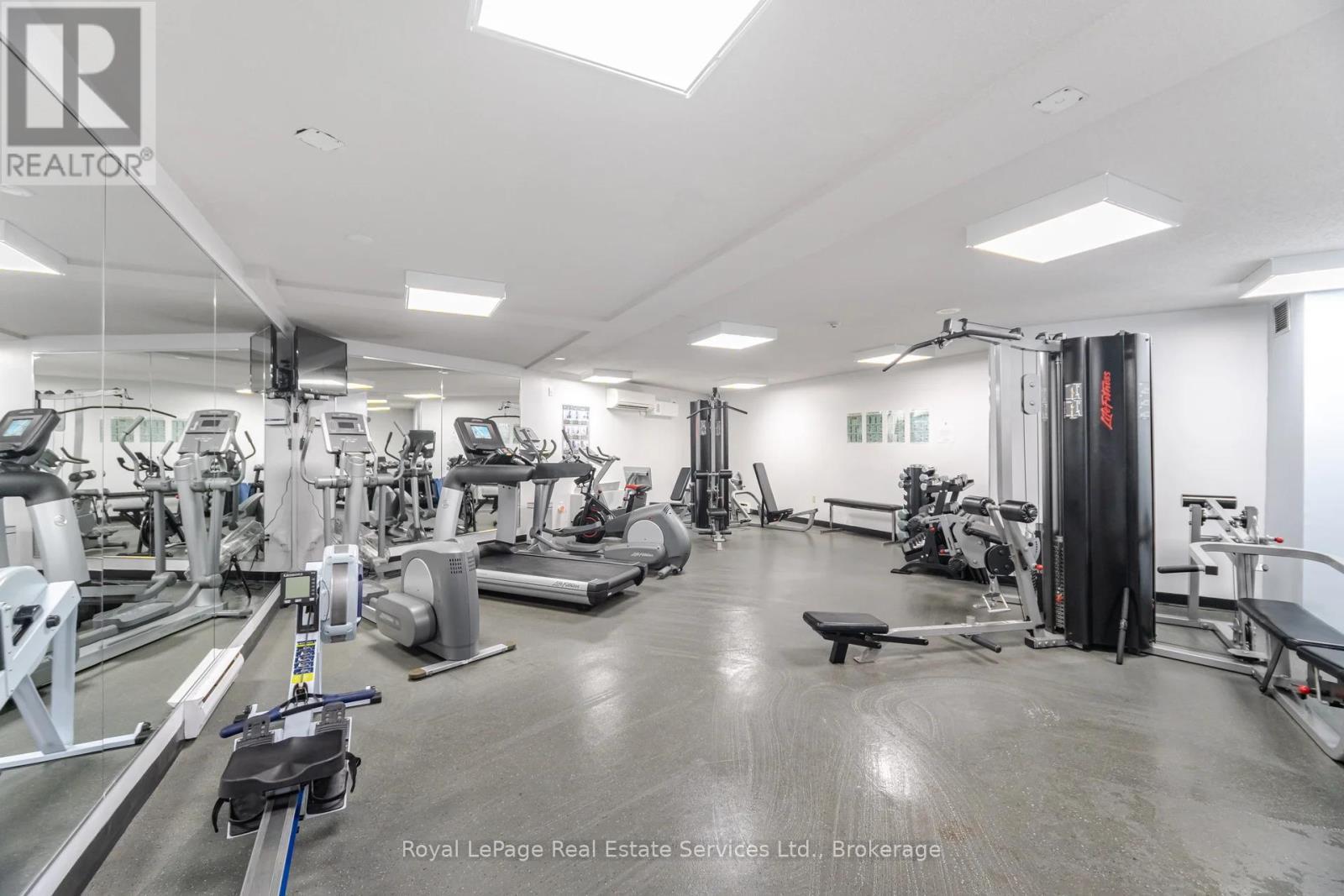 












1704 - 260 QUEENS QUAY W

,
Toronto (Waterfront Communities),




Ontario
M5J2N3

