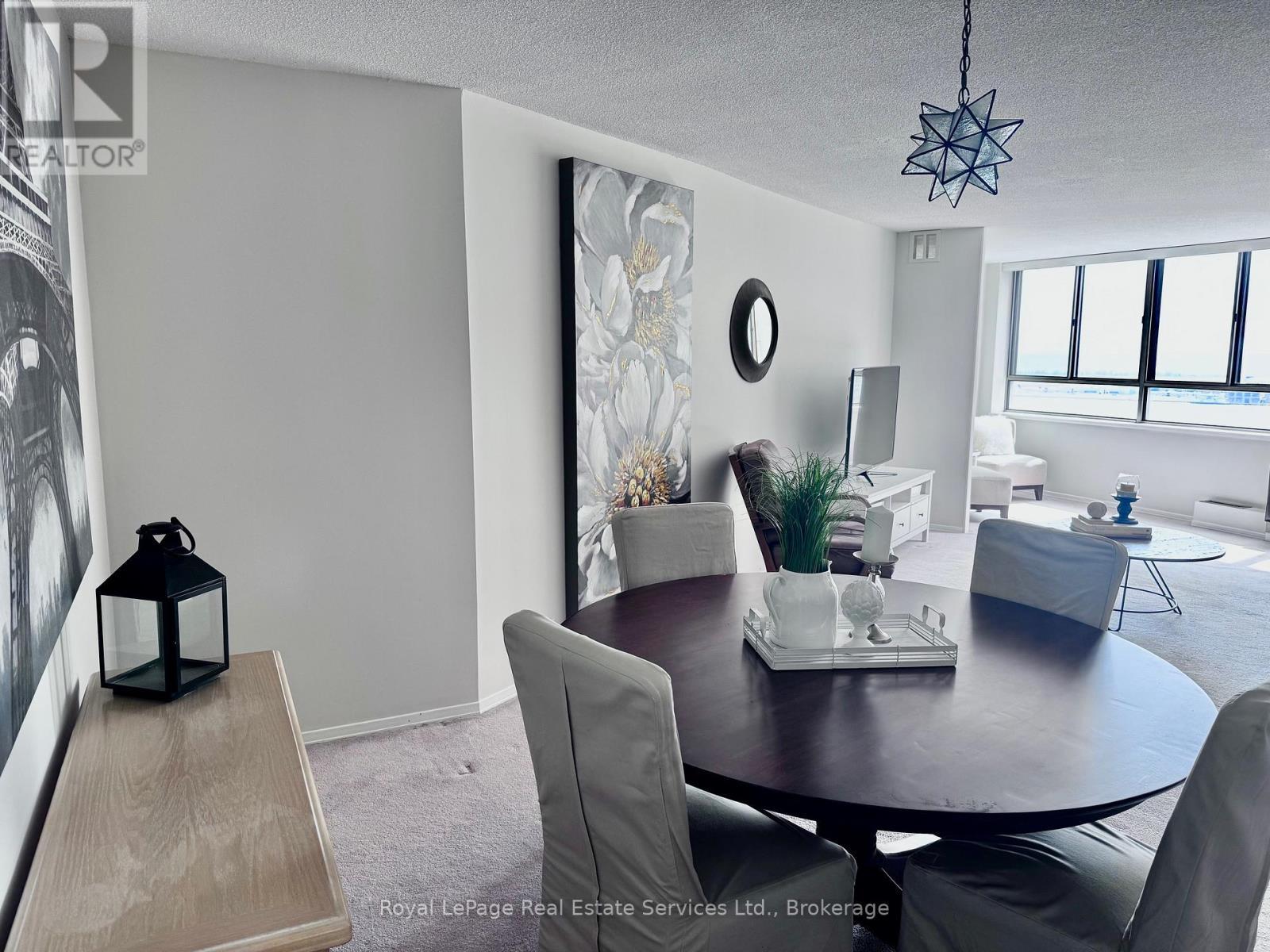 












1704 - 260 QUEENS QUAY W

,
Toronto (Waterfront Communities),




Ontario
M5J2N3

