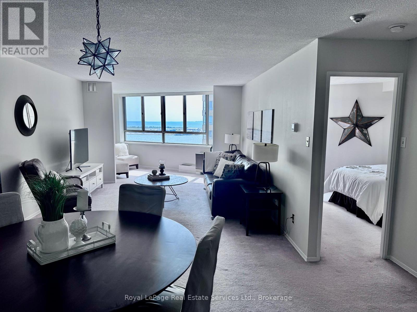 












1704 - 260 QUEENS QUAY W

,
Toronto (Waterfront Communities),




Ontario
M5J2N3

