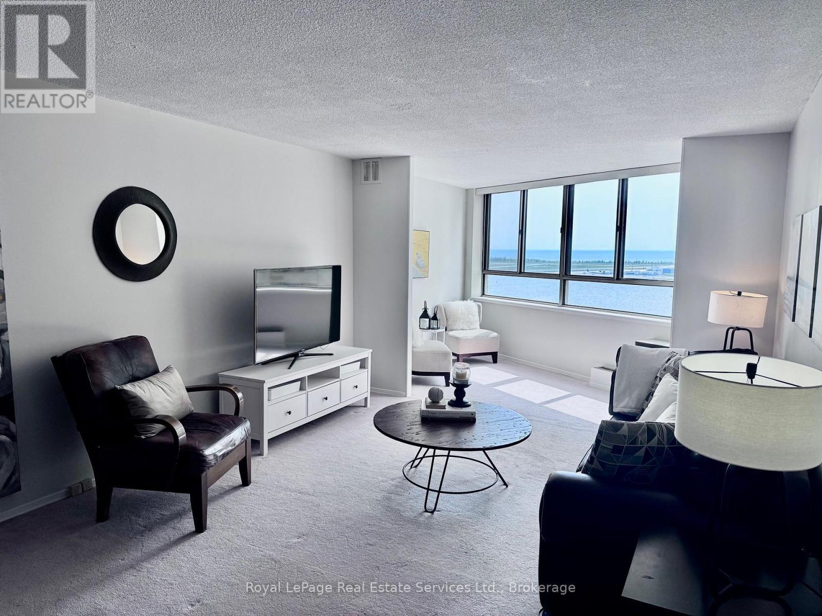 












1704 - 260 QUEENS QUAY W

,
Toronto (Waterfront Communities),




Ontario
M5J2N3

