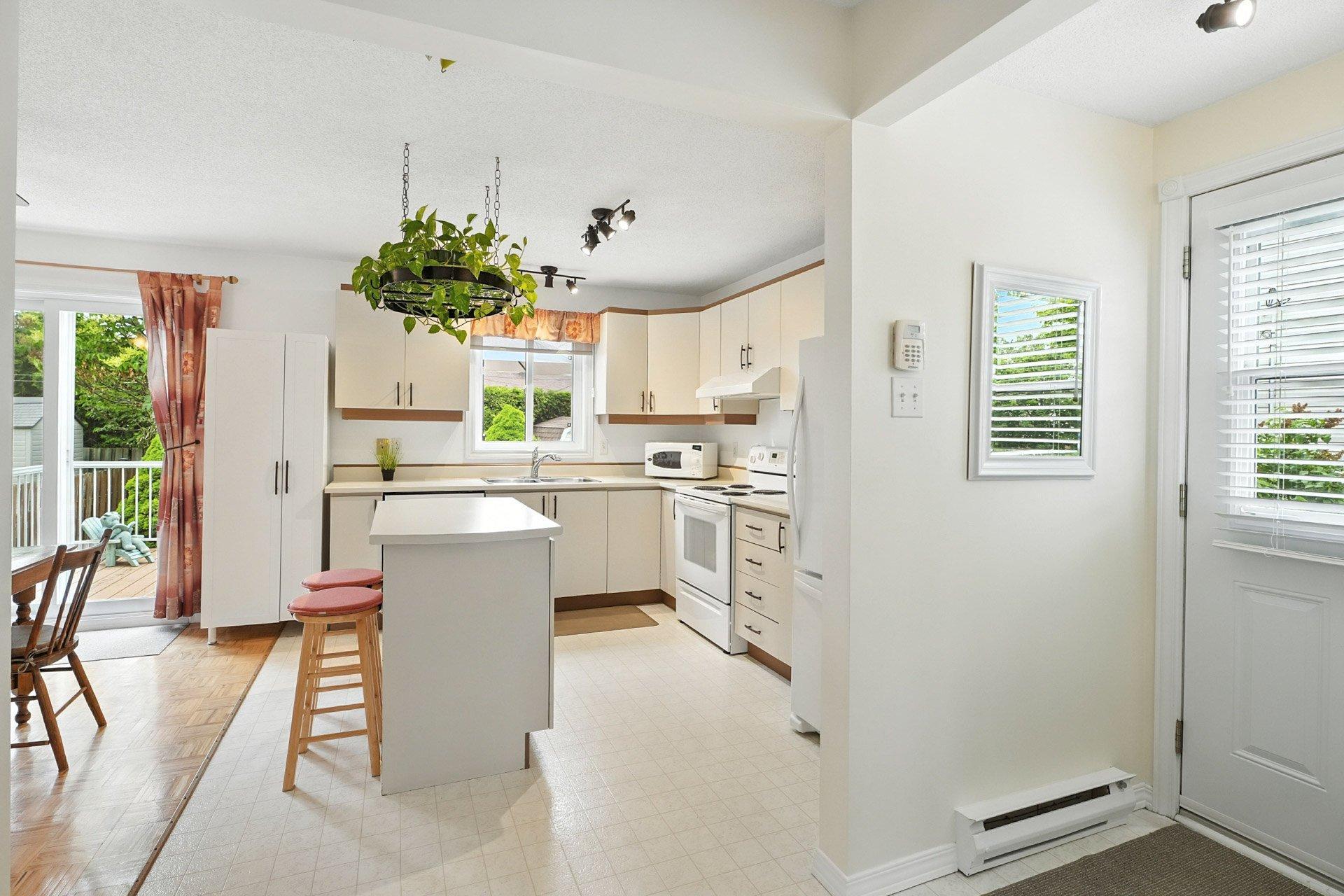 









251


Rue A.-Primeau

,
Gatineau (Gatineau),




QC
J8R2H4

