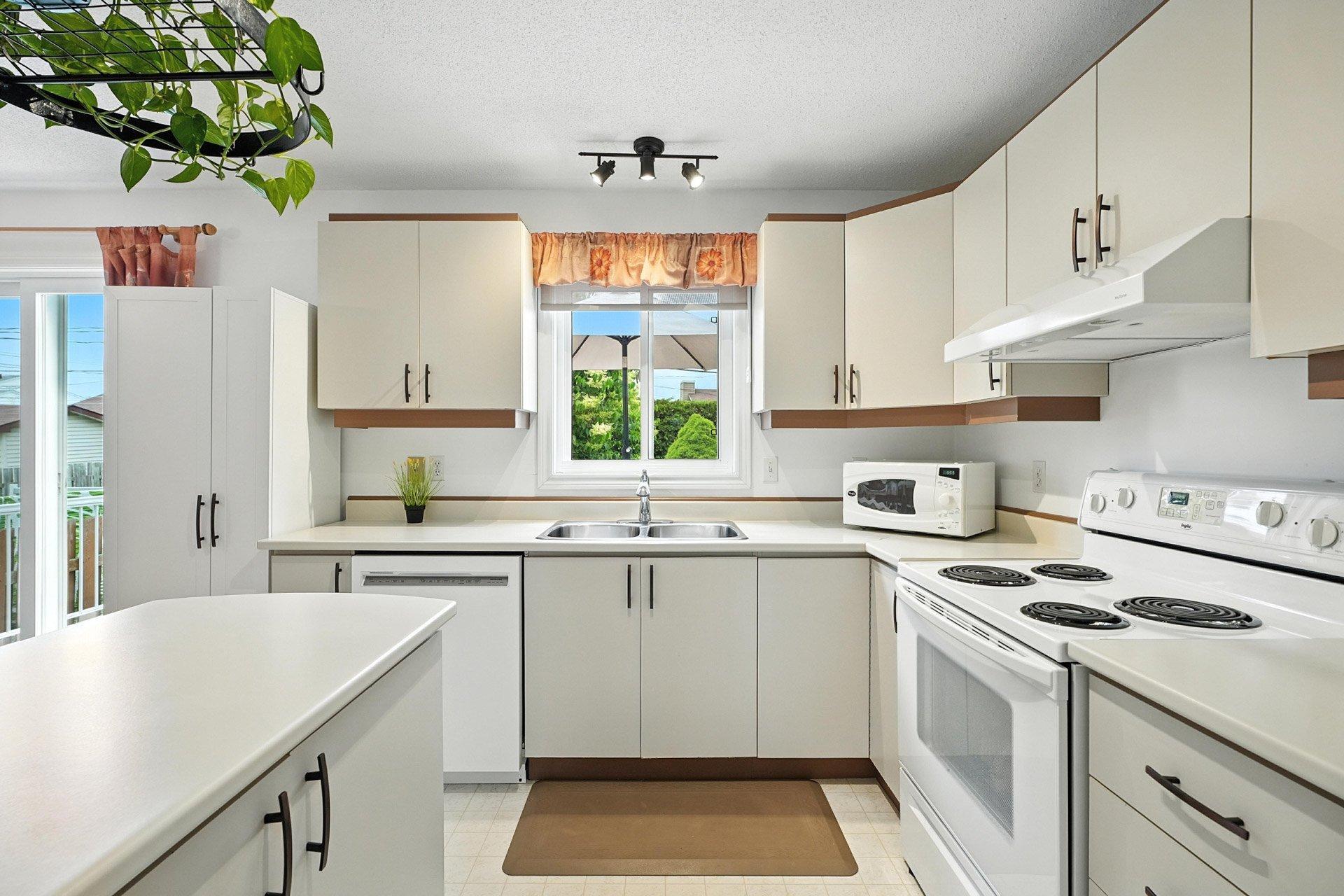 









251


Rue A.-Primeau

,
Gatineau (Gatineau),




QC
J8R2H4

