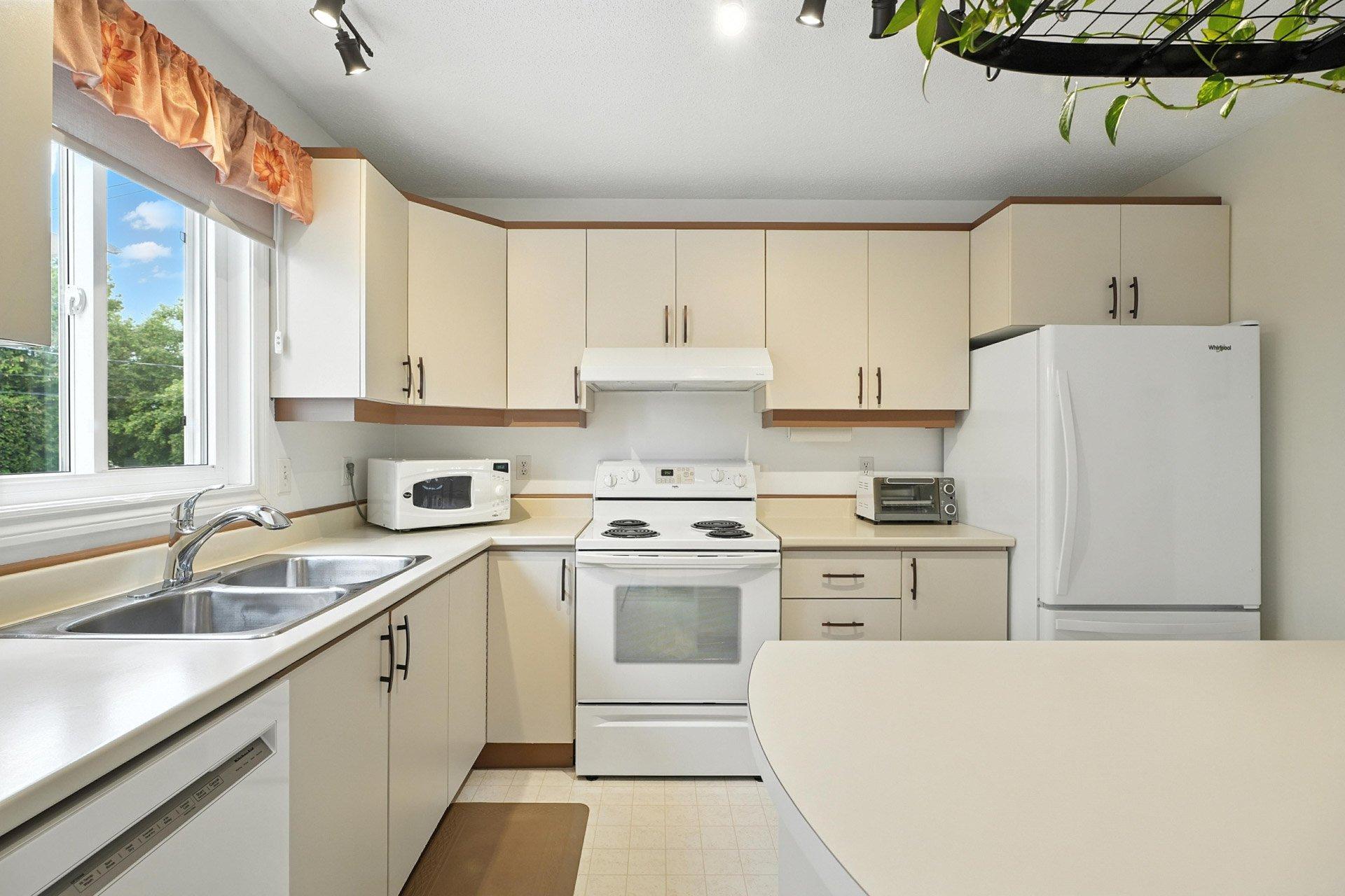 









251


Rue A.-Primeau

,
Gatineau (Gatineau),




QC
J8R2H4

